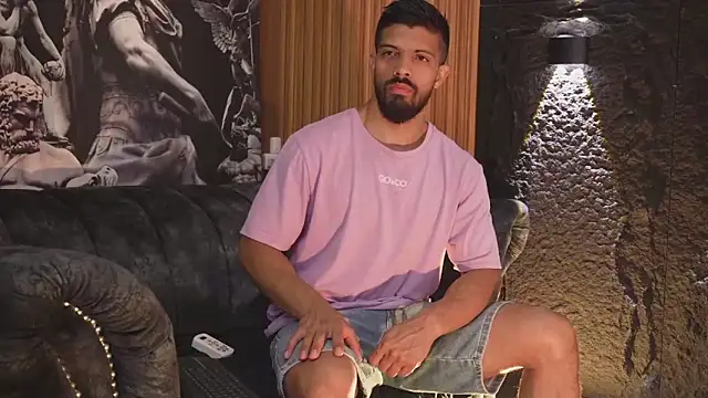 Snapshot of DannSaenz chatting on 3, 11, 2025 DannSaenz online show from 3, 11, 2025