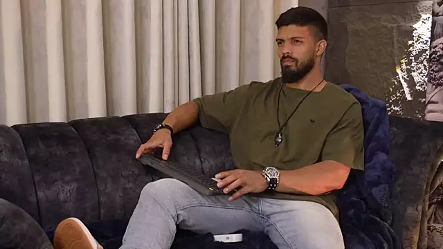 Snapshot of DannSaenz chatting on 15, 11, 2025 DannSaenz online show from 15, 11, 2025