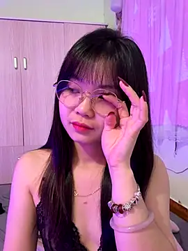 Snapshot of Maeve2k5 chatting on 3, 10, 2025 Maeve2k5 online show from 3, 10, 2025