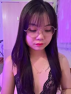 Snapshot of Maeve2k5 chatting on 5, 10, 2025 Maeve2k5 online show from 5, 10, 2025