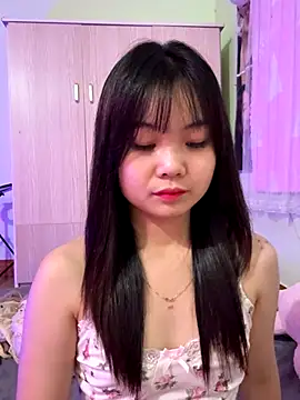 Snapshot of Maeve2k5 chatting on 8, 10, 2025 Maeve2k5 online show from 8, 10, 2025