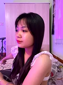 Snapshot of Maeve2k5 chatting on 12, 10, 2025 Maeve2k5 online show from 12, 10, 2025