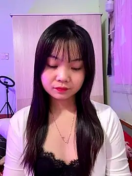 Snapshot of Maeve2k5 chatting on 3, 11, 2025 Maeve2k5 online show from 3, 11, 2025