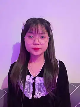 Snapshot of Maeve2k5 chatting on 4, 11, 2025 Maeve2k5 online show from 4, 11, 2025