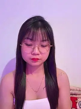 Snapshot of Maeve2k5 chatting on 5, 11, 2025 Maeve2k5 online show from 5, 11, 2025