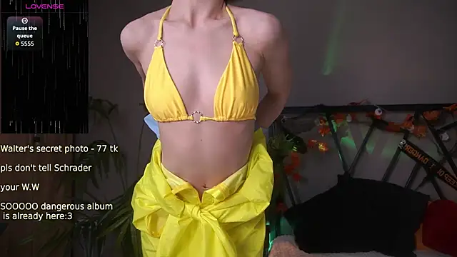 Snapshot of LindaThacker chatting on 31, 10, 2025 LindaThacker online show from 31, 10, 2025