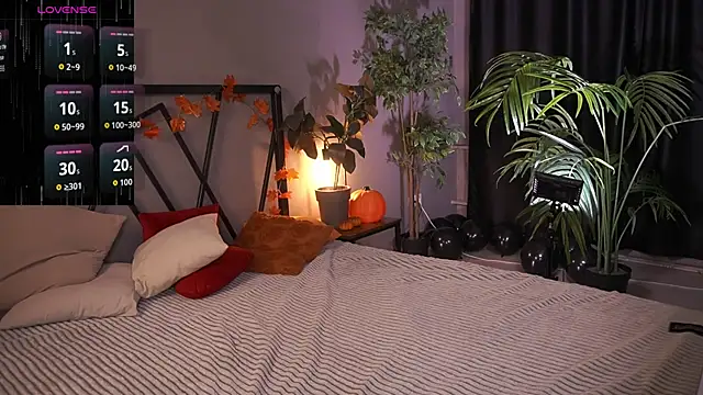 Snapshot of LindaThacker chatting on 27, 11, 2025 LindaThacker online show from 27, 11, 2025