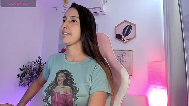 Snapshot of aleja_rythm chatting on 14, 1, 2025 aleja rythm online show from 14, 1, 2025