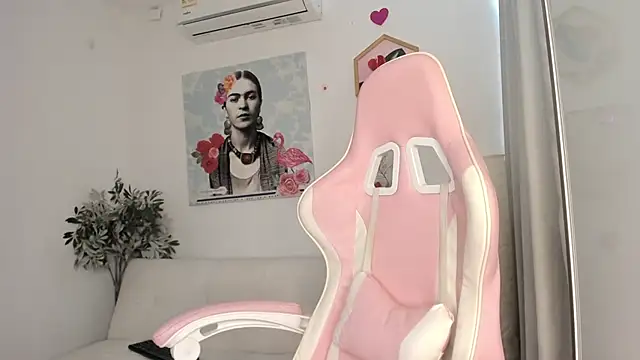 Snapshot of aleja_rythm chatting on 22, 2, 2025 aleja rythm online show from 22, 2, 2025