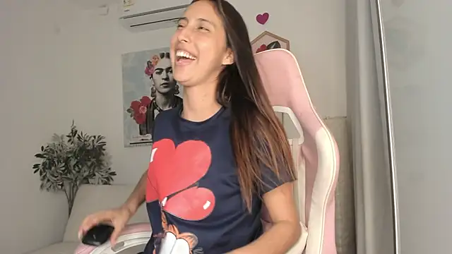 Snapshot of aleja_rythm chatting on 22, 2, 2025 aleja rythm online show from 22, 2, 2025