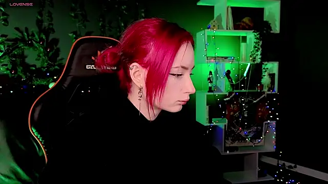 Snapshot of _HelenCarter chatting on 25, 12, 2024 HelenCarter online show from 25, 12, 2024