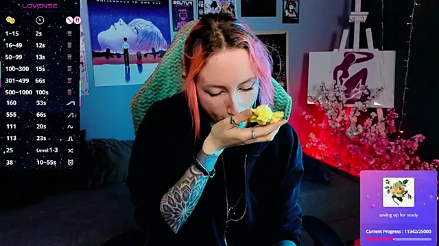 Snapshot of _HelenCarter chatting on 8, 7, 2026 HelenCarter online show from 8, 7, 2026