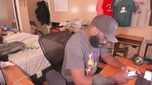 Snapshot of MrChuckDailyXXX chatting on 9, 10, 2025 MrChuckDailyXXX online show from 9, 10, 2025