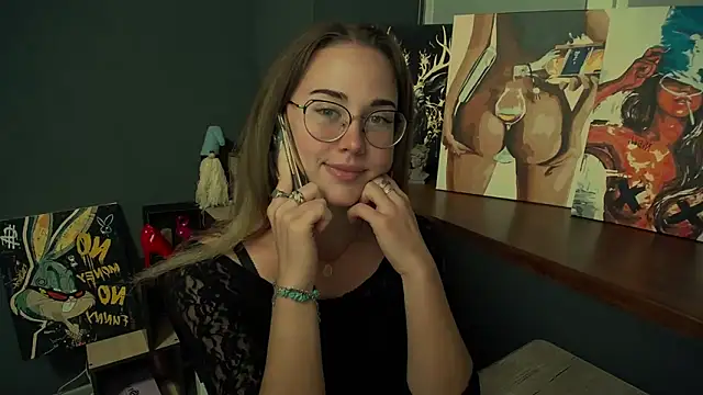 Snapshot of luxie_milady chatting on 13, 10, 2025 luxie milady online show from 13, 10, 2025