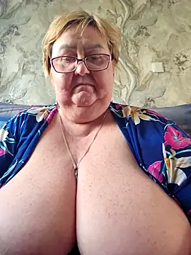 Snapshot of Awn290668 chatting on 4, 4, 2026 Awn290668 online show from 4, 4, 2026