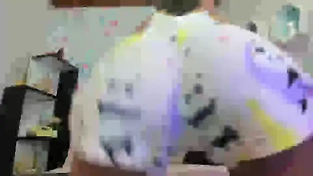 EMMA SWEETT1 online show from 19, 1, 2025