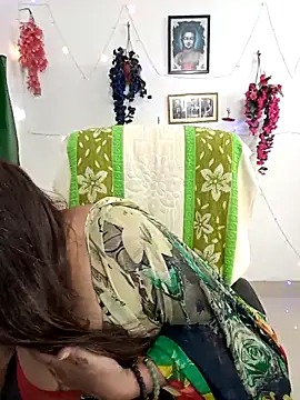 Snapshot of YOUR_LOVELY-40 chatting on 17, 4, 2026 YOUR LOVELY-40 online show from 17, 4, 2026