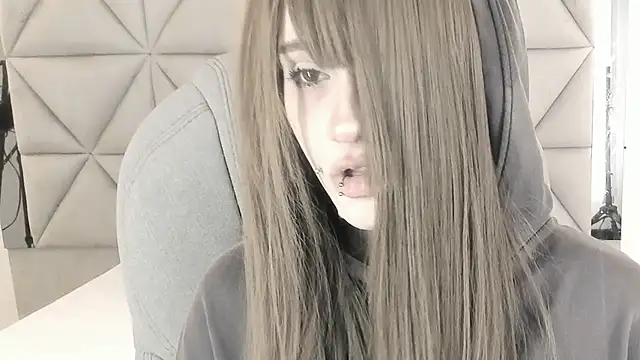 Snapshot of celestica_rose chatting on 15, 4, 2026 celestica rose online show from 15, 4, 2026