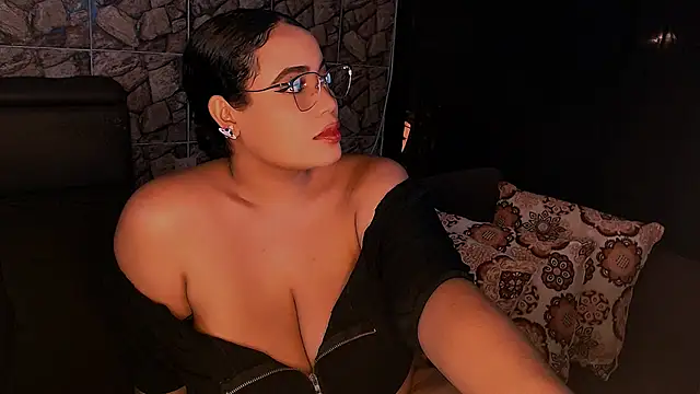 Emmacamille online show from 8, 3, 2025