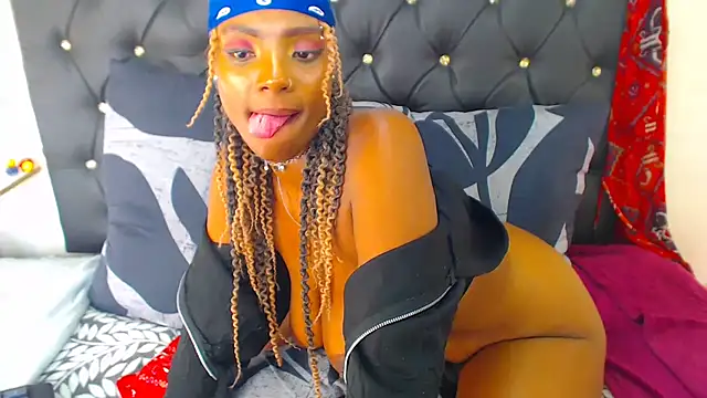 Snapshot of SAVAGExBOO chatting on 5, 12, 2024 SAVAGExBOO online show from 5, 12, 2024