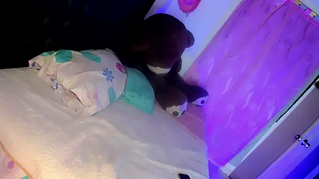 Maryonthemoon online show from 6, 3, 2025