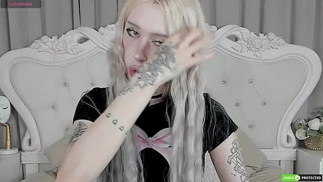 Snapshot of Joy_Barker chatting on 8, 11, 2025 Joy Barker online show from 8, 11, 2025