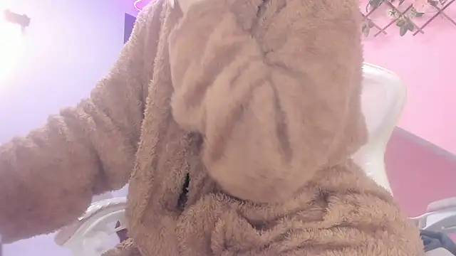 Snapshot of meribeth303av chatting on 1, 2, 2025 meribeth303av online show from 1, 2, 2025