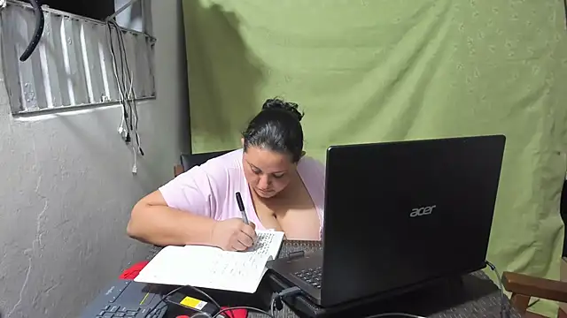 tetasgrandes karol online show from 9, 2, 2026