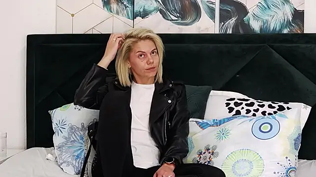 Snapshot of tanyagrey chatting on 15, 4, 2026 tanyagrey online show from 15, 4, 2026