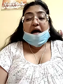 Snapshot of LAVERNIYA_ chatting on 1, 2, 2025 LAVERNIYA online show from 1, 2, 2025