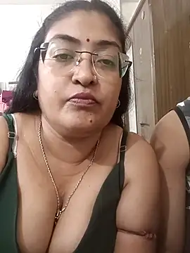 Snapshot of LAVERNIYA_ chatting on 15, 10, 2025 LAVERNIYA online show from 15, 10, 2025
