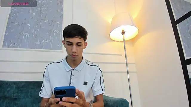 Snapshot of Lucian_Davi chatting on 4, 10, 2025 Lucian Davi online show from 4, 10, 2025