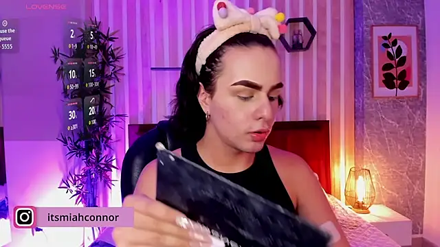 Snapshot of miah_connor chatting on 16, 11, 2025 miah connor online show from 16, 11, 2025