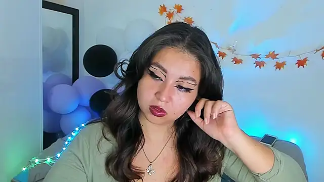 Snapshot of LiahDiaz chatting on 4, 12, 2024 LiahDiaz online show from 4, 12, 2024