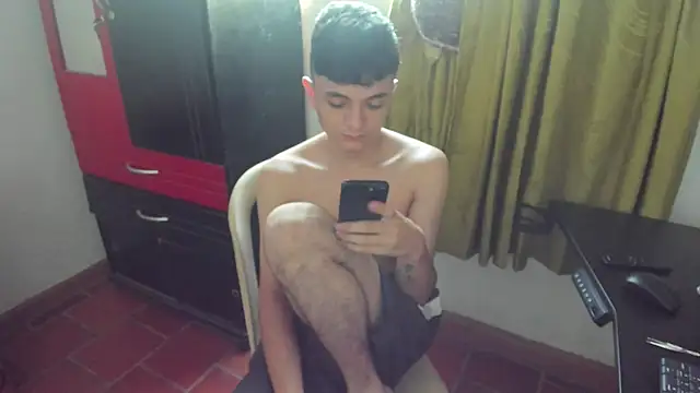 Snapshot of Waturox chatting on 2, 4, 2026 Waturox online show from 2, 4, 2026