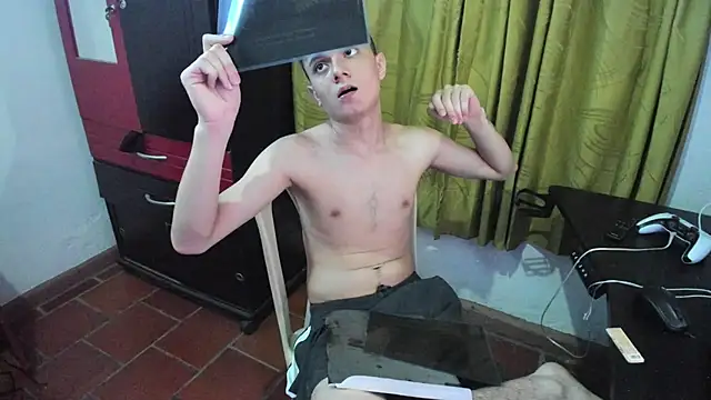 Snapshot of Waturox chatting on 7, 4, 2026 Waturox online show from 7, 4, 2026