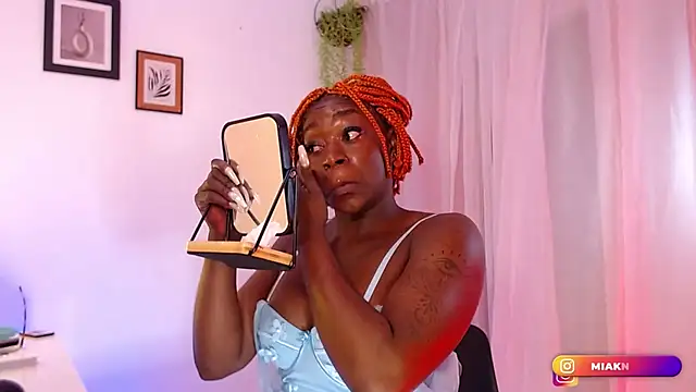 MiaKnox online show from 26, 12, 2024