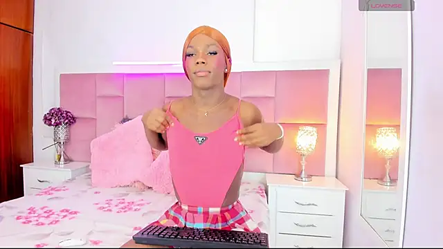 Snapshot of DaphneLloyd chatting on 5, 12, 2024 DaphneLloyd online show from 5, 12, 2024