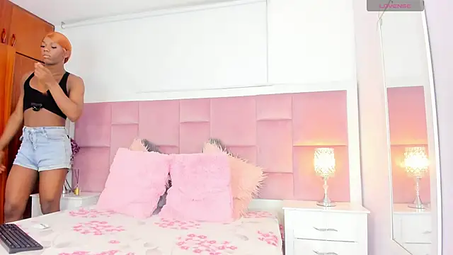 Snapshot of DaphneLloyd chatting on 9, 12, 2024 DaphneLloyd online show from 9, 12, 2024