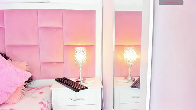 Snapshot of DaphneLloyd chatting on 10, 12, 2024 DaphneLloyd online show from 10, 12, 2024