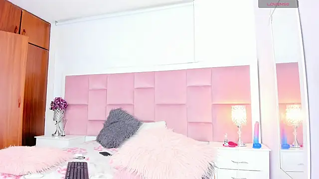 Snapshot of DaphneLloyd chatting on 17, 12, 2024 DaphneLloyd online show from 17, 12, 2024