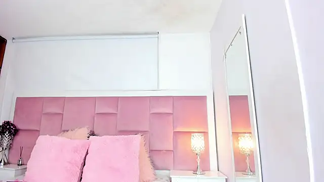 Snapshot of DaphneLloyd chatting on 19, 12, 2024 DaphneLloyd online show from 19, 12, 2024