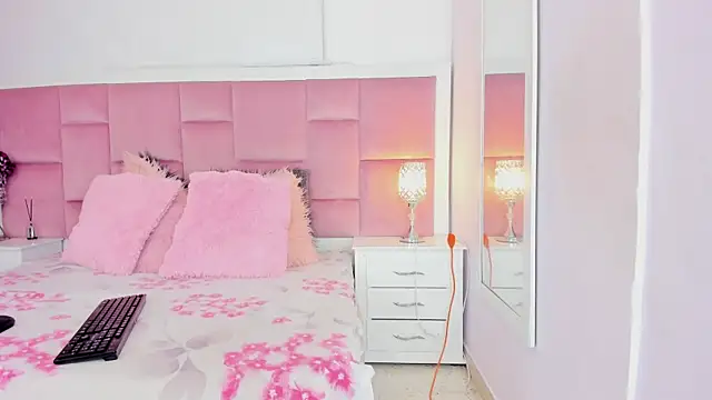 Snapshot of DaphneLloyd chatting on 26, 12, 2024 DaphneLloyd online show from 26, 12, 2024