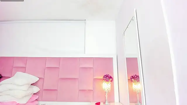 Snapshot of DaphneLloyd chatting on 10, 1, 2025 DaphneLloyd online show from 10, 1, 2025