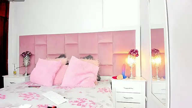 Snapshot of DaphneLloyd chatting on 20, 1, 2025 DaphneLloyd online show from 20, 1, 2025