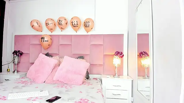 Snapshot of DaphneLloyd chatting on 27, 1, 2025 DaphneLloyd online show from 27, 1, 2025