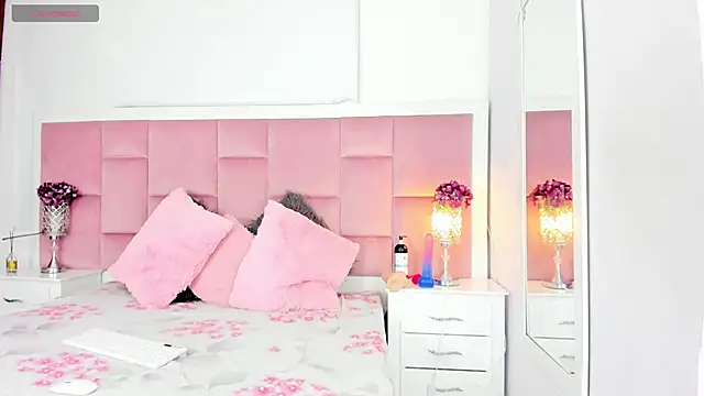 Snapshot of DaphneLloyd chatting on 31, 1, 2025 DaphneLloyd online show from 31, 1, 2025