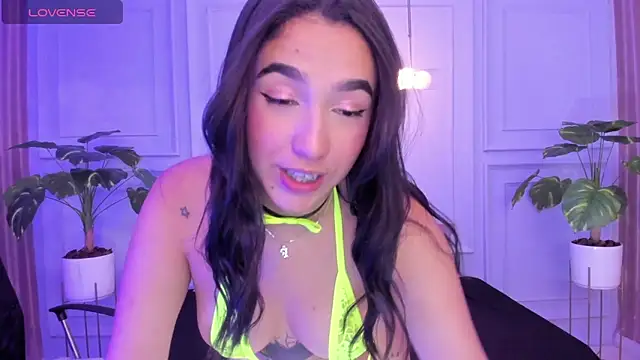 Snapshot of SaraaMills chatting on 12, 4, 2026 SaraaMills online show from 12, 4, 2026