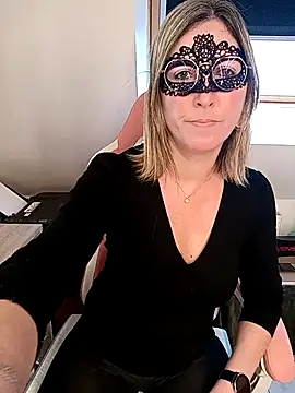 Snapshot of Rose_Libertine chatting on 3, 4, 2026 Rose Libertine online show from 3, 4, 2026