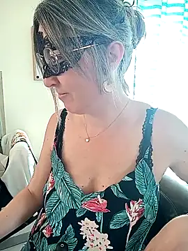 Snapshot of Rose_Libertine chatting on 9, 4, 2026 Rose Libertine online show from 9, 4, 2026